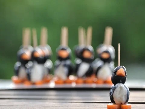SNACK - Oliven-Pinguine mit Frischkäse - Rezept - Bild Nr. 2