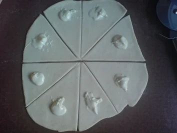 Rezept: Hefe-Hörnchen, schnell gemacht Bild Nr. 5 Hefe-Hörnchen, schnell gemacht - Rezept - Bild Nr. 5