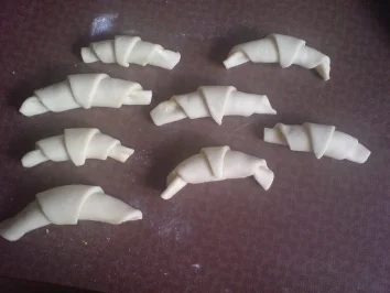 Rezept: Hefe-Hörnchen, schnell gemacht Bild Nr. 6 Hefe-Hörnchen, schnell gemacht - Rezept - Bild Nr. 6