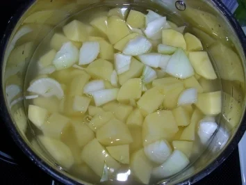 Kasselergulasch auf Kartoffelmus - Rezept - Bild Nr. 6