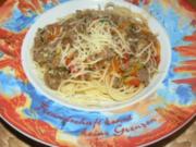 bunte Spaghetti bolognese - Rezept