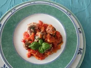 Überbackene Fleischbällchen mit Zucchinischeiben - Rezept