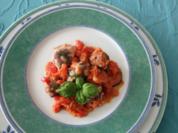 Überbackene Fleischbällchen mit Zucchinischeiben - Rezept
