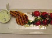 Rezept: Gegrillte Tomatenspieรe mit Joghurtdipp und Toast Gegrillte Tomatenspieรe mit Joghurtdipp und Toast - Rezept