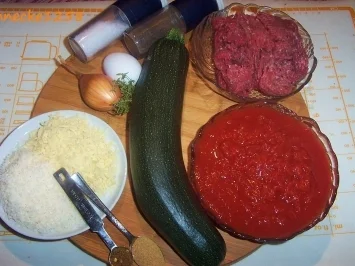 Rezept: Gefüllte Zucchini mit Tomatensoße Bild Nr. 2 Gefüllte Zucchini mit Tomatensoße - Rezept - Bild Nr. 2