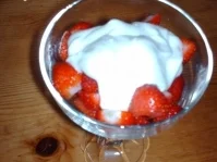 Rezept: Erdbeeren mit Haube Bild Nr. 2 Erdbeeren mit Haube - Rezept - Bild Nr. 2