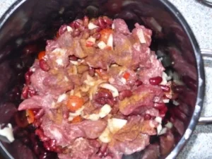 Rezept: Pizzakatzes Kidneybohnen Rindergulasch (sehr pikant Pizzakatzes Kidneybohnen Rindergulasch (sehr pikant - Rezept