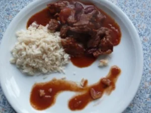 Rezept: Pizzakatzes Kidneybohnen Rindergulasch (sehr pikant Bild Nr. 3 Pizzakatzes Kidneybohnen Rindergulasch (sehr pikant - Rezept - Bild Nr. 3