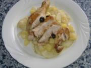 Gebratenes Hähnchen auf Kartoffel-Schmorgurken-Ragout - Rezept