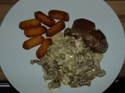 Filetsteak mit Pfifferlingrahmsauce und Kroketten - Rezept