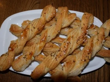 Blätterteig-Knabberstangen - Rezept - Bild Nr. 2