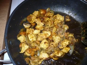 Hühnchengeschnetzeltes mit Bananen-Kokos-Soße - Rezept - Bild Nr. 2