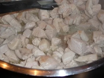 Reste-Gulasch auf Basilikum-Nudeln - Rezept - Bild Nr. 3