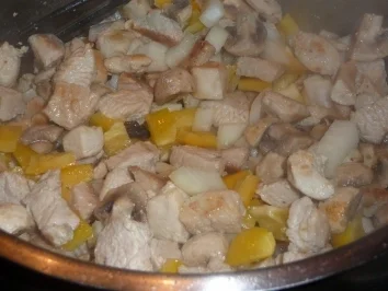 Reste-Gulasch auf Basilikum-Nudeln - Rezept - Bild Nr. 6