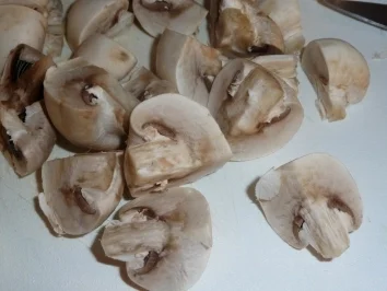 Reste-Gulasch auf Basilikum-Nudeln - Rezept - Bild Nr. 4