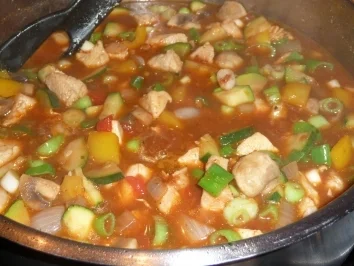 Reste-Gulasch auf Basilikum-Nudeln - Rezept - Bild Nr. 10
