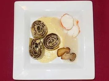 Rezept: Nudeln mit Steinpilzfüllung in Gruyere-Schaum Nudeln mit Steinpilzfüllung in Gruyere-Schaum - Rezept