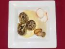 Nudeln mit Steinpilzfüllung in Gruyere-Schaum - Rezept