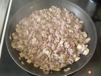 HAUPTGERICHT: CHAMPIGNON-HACK-PFANNE IN DILL-SENF-SOßE - Rezept - Bild Nr. 3