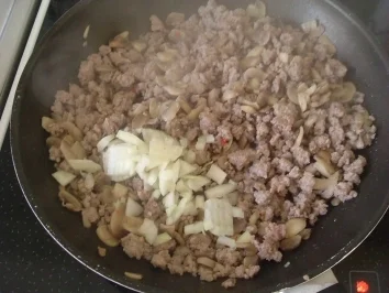 HAUPTGERICHT: CHAMPIGNON-HACK-PFANNE IN DILL-SENF-SOßE - Rezept - Bild Nr. 4