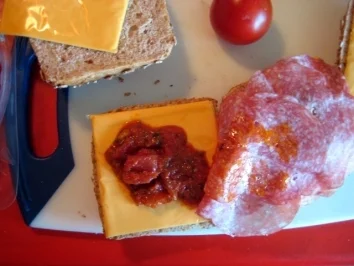 "raffiniertes" lecker,saftiges Dinkel Brötchen "á la Pizza" - Rezept - Bild Nr. 5