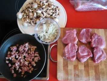 feine"Medaillons" vom Schweinefilet, Pilzrahmsößchen, Torteloni - Rezept - Bild Nr. 2