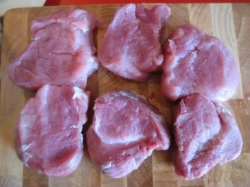 feine"Medaillons" vom Schweinefilet, Pilzrahmsößchen, Torteloni - Rezept - Bild Nr. 3