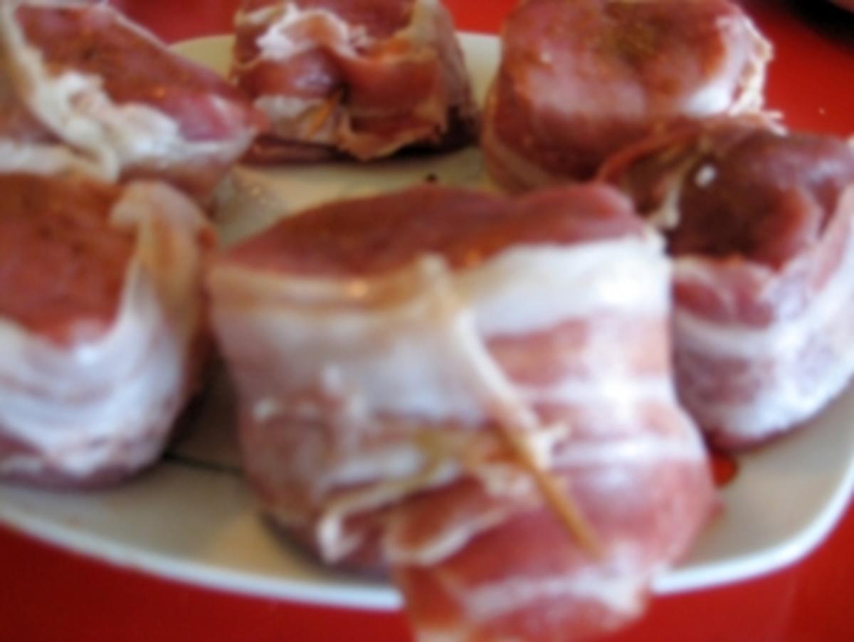 feine"Medaillons" vom Schweinefilet, Pilzrahmsößchen, Torteloni - Rezept - Bild Nr. 5