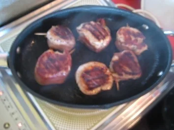 feine"Medaillons" vom Schweinefilet, Pilzrahmsößchen, Torteloni - Rezept - Bild Nr. 7