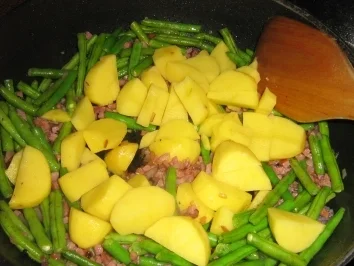 Lamm-Medaillions gratiniert, an Bohnen-Kartoffel-Gemüse - Rezept - Bild Nr. 8