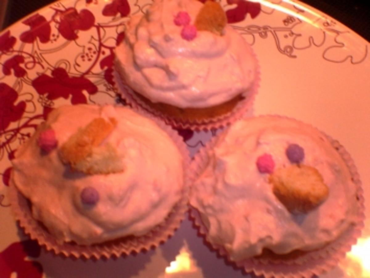 Amaretti Cupcakes mit Himbeer-Mascarpone-Creme - Rezept - kochbar.de