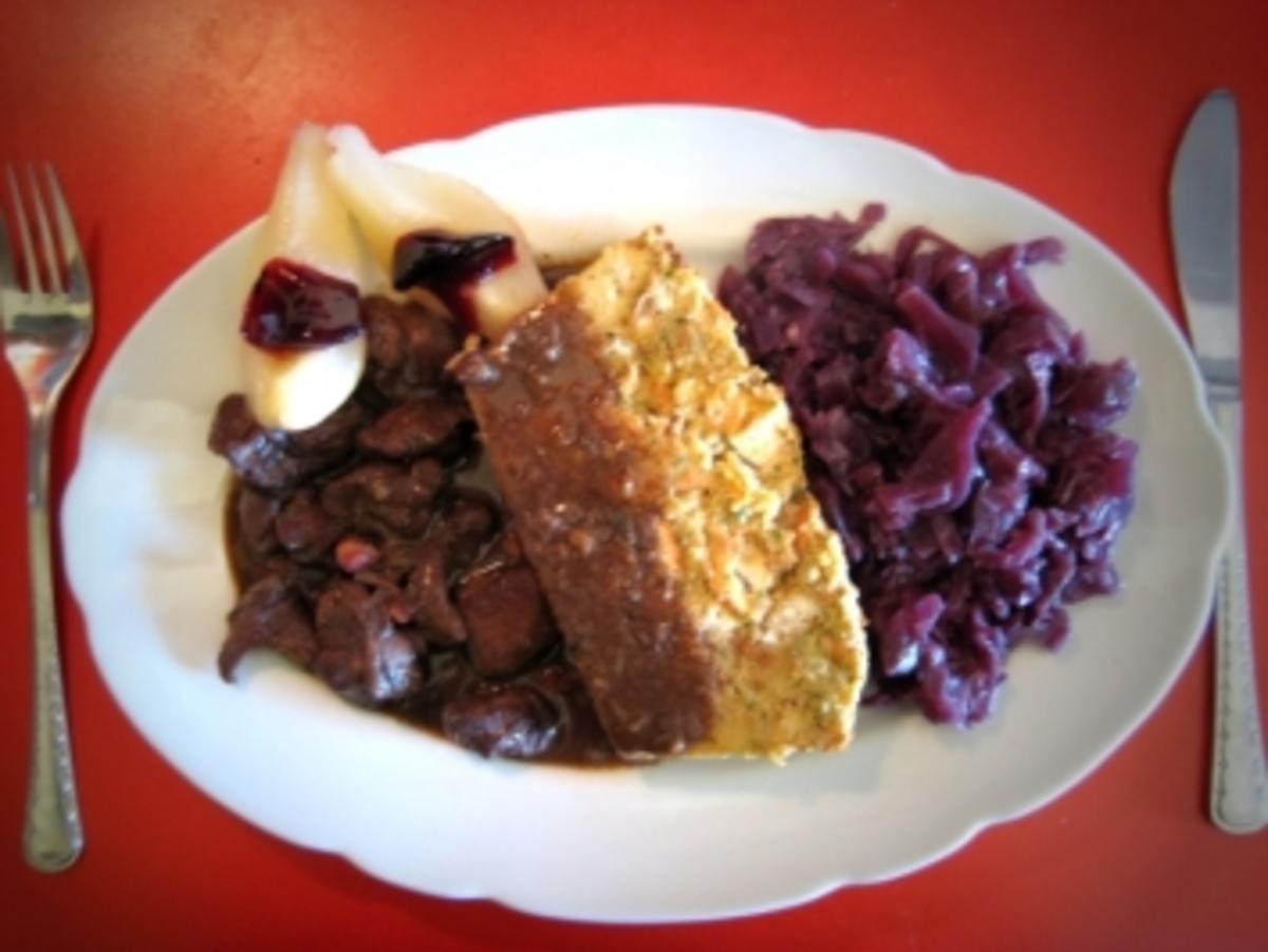 Bilder für mein Rehgulasch z.B. mit Rotkraut u. Semmelknödel aus dem Backofen - Rezept