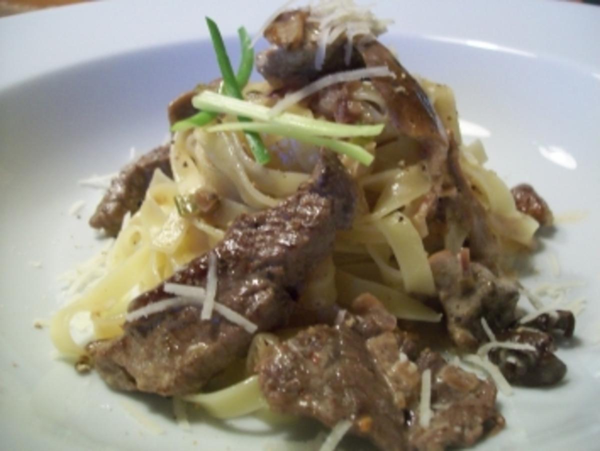 Rinderfiletstreifen in Steinpilzsahne an Tagliatelle - Rezept