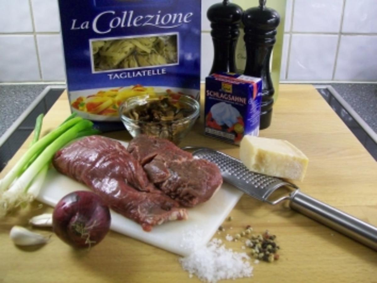 Rinderfiletstreifen in Steinpilzsahne an Tagliatelle - Rezept - Bild Nr. 2