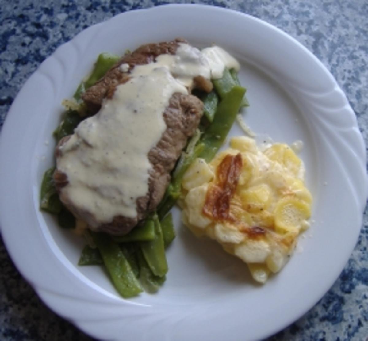 Bilder für Rumpsteak mit Gorgonzolasahnesauce,Stangenbohnen und Kartoffelgratin - Rezept