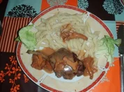 Rezept: Hirschkottelets mit Teigwaren aus Hartweizengriess und Salat Hirschkottelets mit Teigwaren aus Hartweizengriess und Salat - Rezept