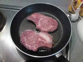 Rezept: Schweinekotelett mit Pfifferlingsauce auf Lasagnette Bild Nr. 3 Schweinekotelett mit Pfifferlingsauce auf Lasagnette - Rezept - Bild Nr. 3