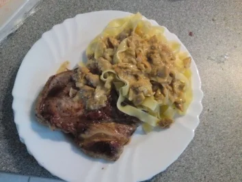 Rezept: Schweinekotelett mit Pfifferlingsauce auf Lasagnette Bild Nr. 7 Schweinekotelett mit Pfifferlingsauce auf Lasagnette - Rezept - Bild Nr. 7