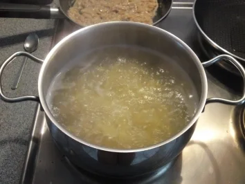 Rezept: Schweinekotelett mit Pfifferlingsauce auf Lasagnette Bild Nr. 6 Schweinekotelett mit Pfifferlingsauce auf Lasagnette - Rezept - Bild Nr. 6