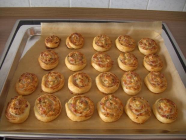 Herzhafte Blätterteigrolle - Rezept mit Bild - kochbar.de