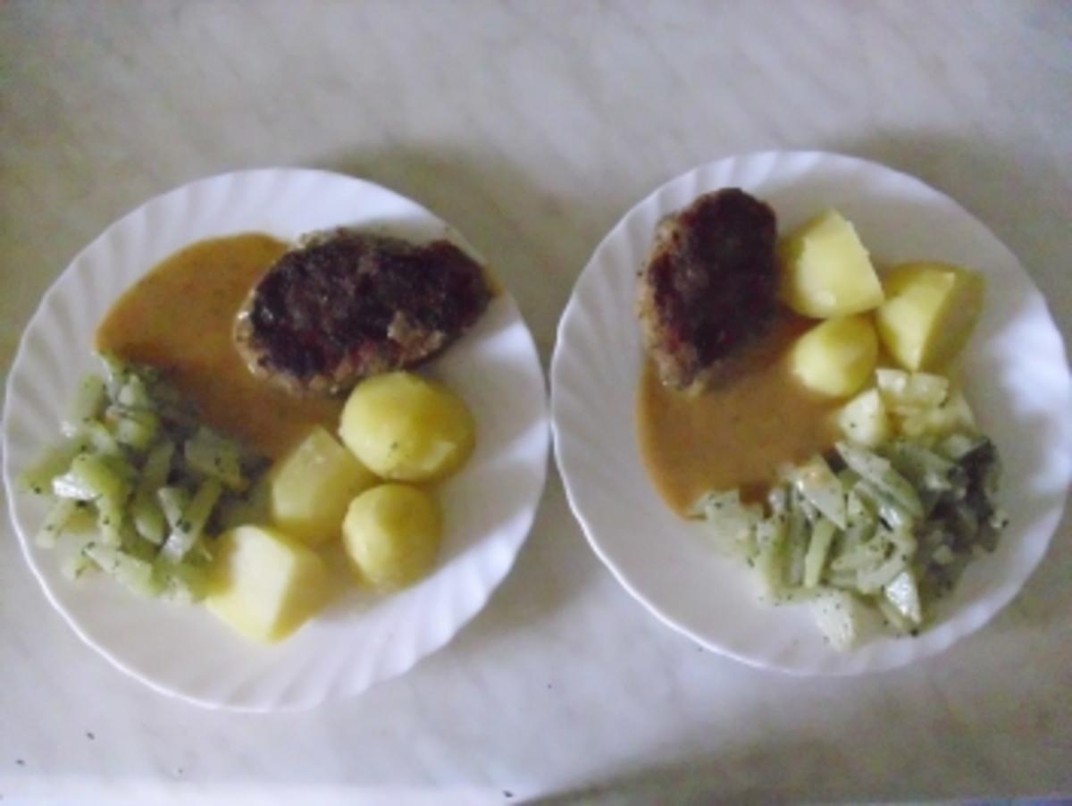 Hackklöpse mit Kohlrabi und Salzkartoffeln - Rezept - kochbar.de