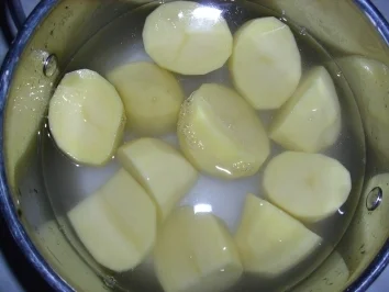 Hackklöpse mit Kohlrabi und Salzkartoffeln - Rezept - Bild Nr. 3