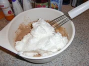 Rezept: BISKUITROULADE mit SAUERKIRSCHEN BISKUITROULADE mit SAUERKIRSCHEN - Rezept