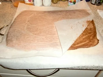 BISKUITROULADE mit SAUERKIRSCHEN - Rezept - Bild Nr. 3