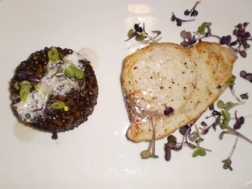Aromatisierter Schwertfisch mit Beluga- Linsen und  Vanilleschaum - Rezept