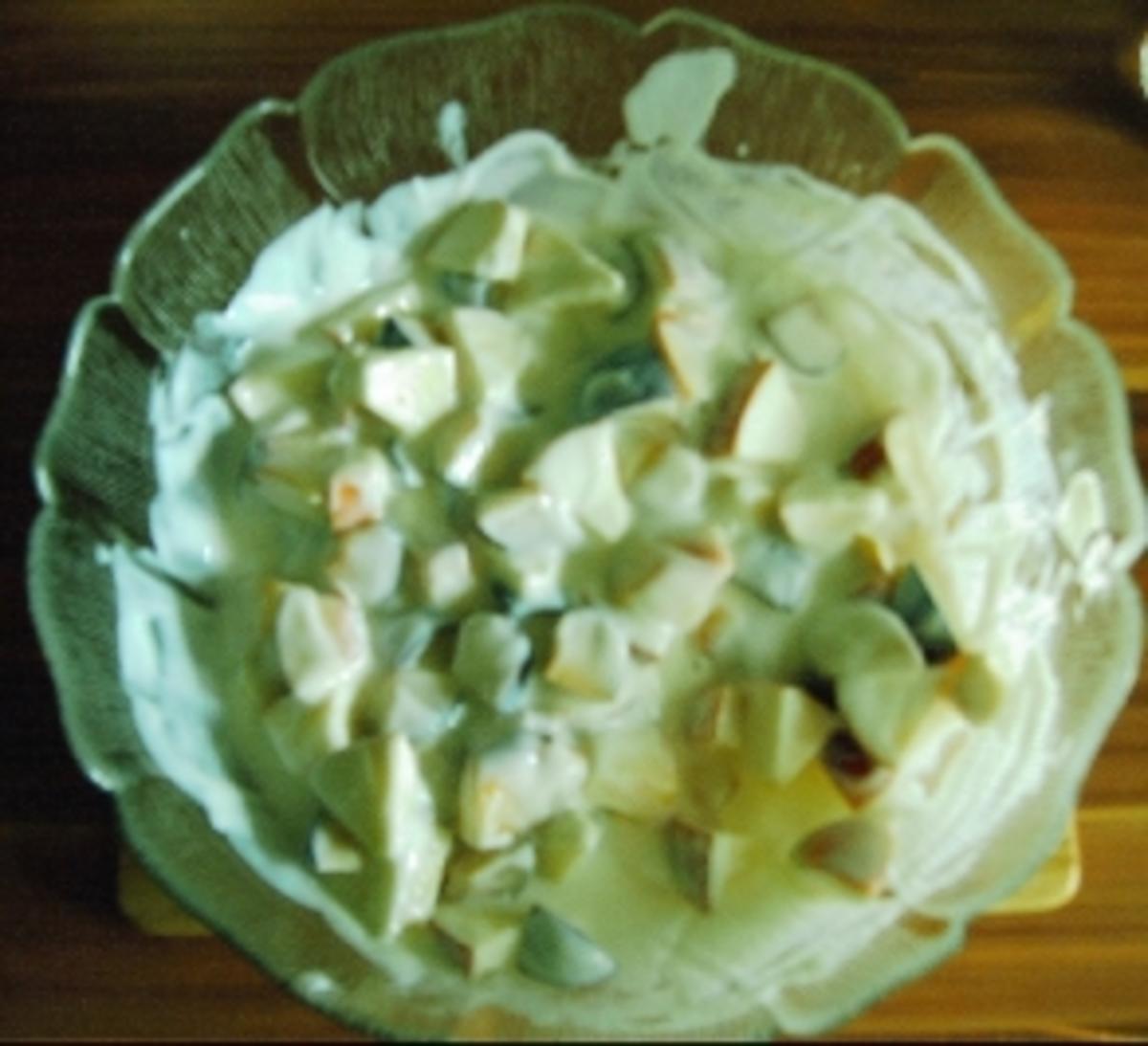 Obstsalat mit Joghurtdressing - Rezept