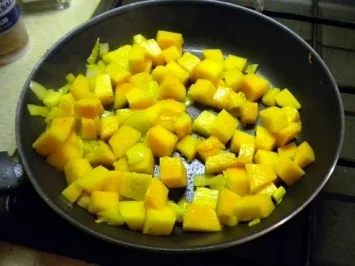 Rezept: Cremiges Parmesan-Kürbisgemüse Bild Nr. 3 Cremiges Parmesan-Kürbisgemüse - Rezept - Bild Nr. 3