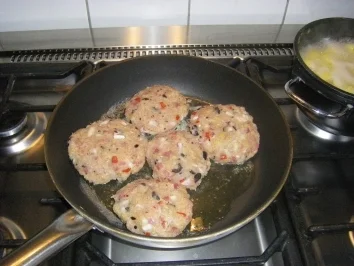 Mediterrane Hähnchenburger mit Knoblauch-Kartoffelpüree - Rezept - Bild Nr. 6