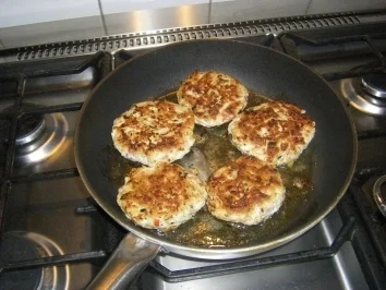 Mediterrane Hähnchenburger mit Knoblauch-Kartoffelpüree - Rezept - Bild Nr. 7