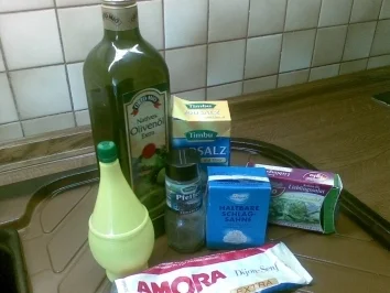 Rezept: Dill-Senf-Sauce zu Graved-Lachs-Brötchen Bild Nr. 2 Dill-Senf-Sauce zu Graved-Lachs-Brötchen - Rezept - Bild Nr. 2